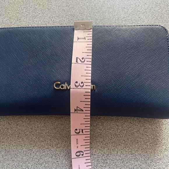 Calvin Klein Dark Blue Zippered Leather Wallet - Picture 6 of 8